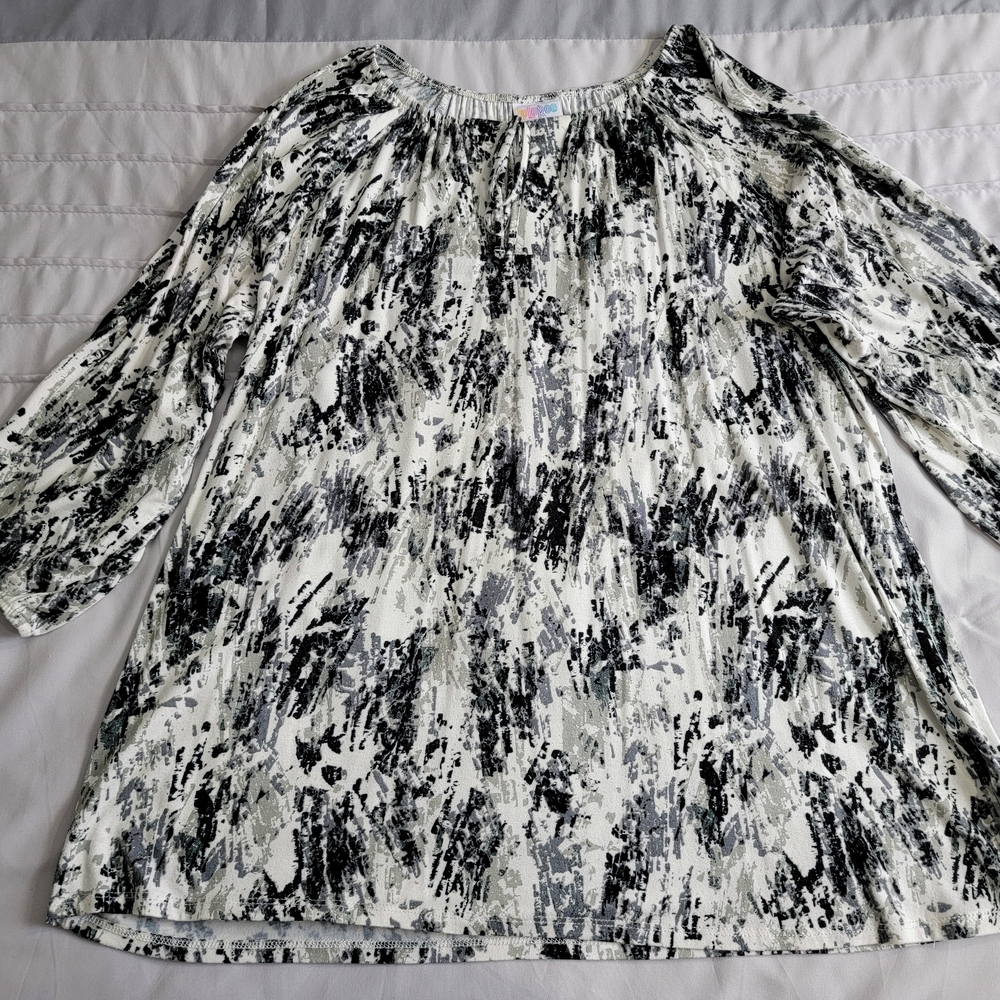 LuLaRoe Black, White & Gray Abstract Pullover Tunic